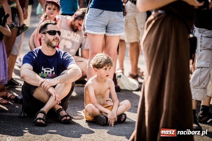 Zdjęcie w galerii na portalu naszraciborz.pl: Bitwa wojów nad Ulgą. Pierwszy dzień VIII Raciborskiego Festiwalu Średniowiecznego już za nami wiadomości z regionu