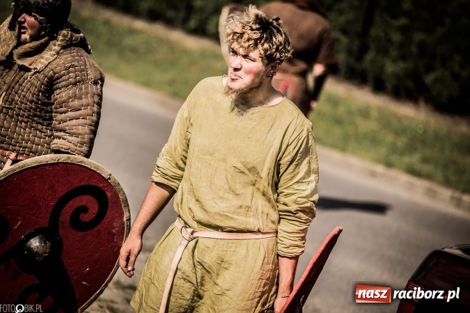 Zdjęcie w galerii na portalu naszraciborz.pl: Bitwa wojów nad Ulgą. Pierwszy dzień VIII Raciborskiego Festiwalu Średniowiecznego już za nami wiadomości z regionu