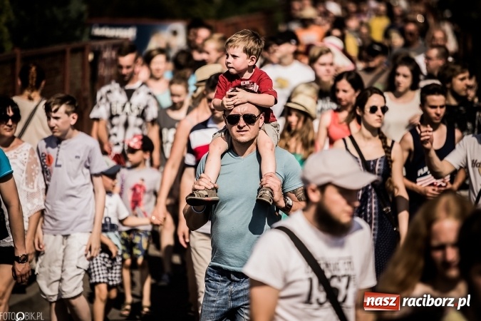 Zdjęcie w galerii na portalu naszraciborz.pl: Bitwa wojów nad Ulgą. Pierwszy dzień VIII Raciborskiego Festiwalu Średniowiecznego już za nami wiadomości z regionu