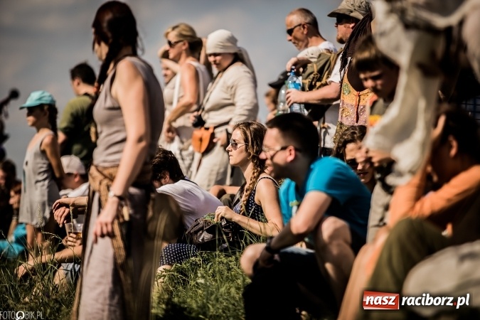 Zdjęcie w galerii na portalu naszraciborz.pl: Bitwa wojów nad Ulgą. Pierwszy dzień VIII Raciborskiego Festiwalu Średniowiecznego już za nami wiadomości z regionu