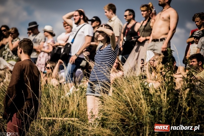 Zdjęcie w galerii na portalu naszraciborz.pl: Bitwa wojów nad Ulgą. Pierwszy dzień VIII Raciborskiego Festiwalu Średniowiecznego już za nami wiadomości z regionu