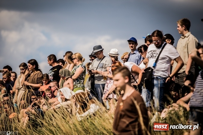 Zdjęcie w galerii na portalu naszraciborz.pl: Bitwa wojów nad Ulgą. Pierwszy dzień VIII Raciborskiego Festiwalu Średniowiecznego już za nami wiadomości z regionu