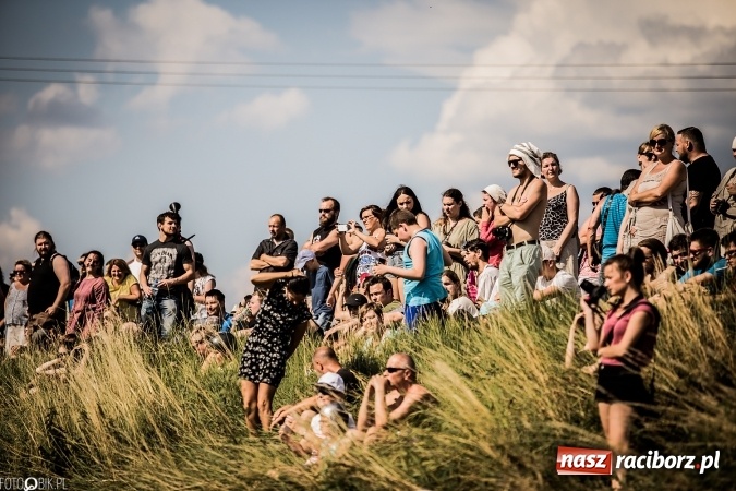 Zdjęcie w galerii na portalu naszraciborz.pl: Bitwa wojów nad Ulgą. Pierwszy dzień VIII Raciborskiego Festiwalu Średniowiecznego już za nami wiadomości z regionu