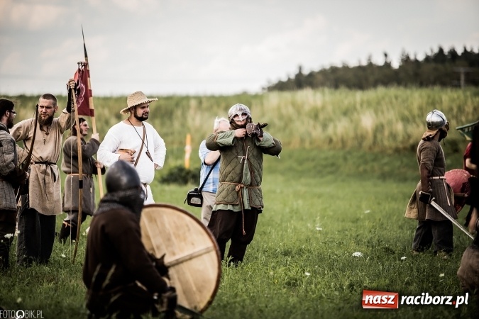 Zdjęcie w galerii na portalu naszraciborz.pl: Bitwa wojów nad Ulgą. Pierwszy dzień VIII Raciborskiego Festiwalu Średniowiecznego już za nami wiadomości z regionu