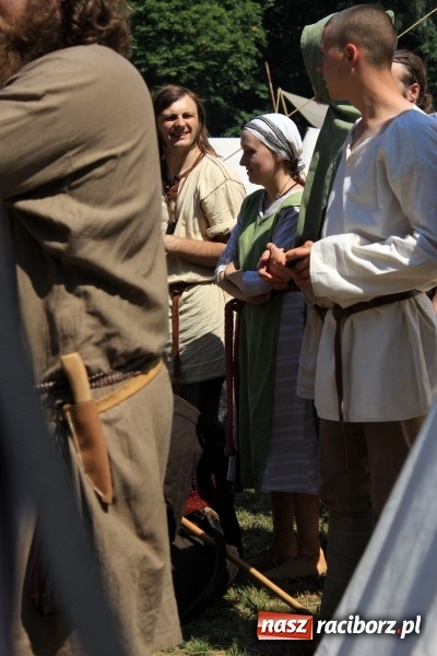 Zdjęcie w galerii na portalu naszraciborz.pl: Bitwa wojów nad Ulgą. Pierwszy dzień VIII Raciborskiego Festiwalu Średniowiecznego już za nami wiadomości z regionu