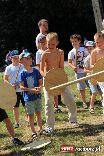 Zdjęcie w galerii na portalu naszraciborz.pl: Bitwa wojów nad Ulgą. Pierwszy dzień VIII Raciborskiego Festiwalu Średniowiecznego już za nami wiadomości z regionu