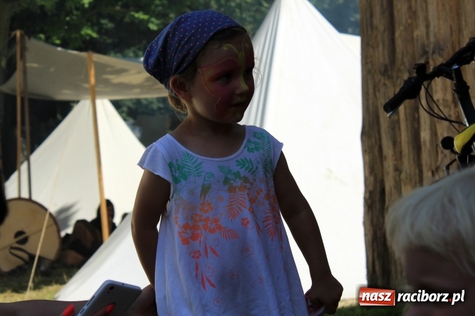 Zdjęcie w galerii na portalu naszraciborz.pl: Bitwa wojów nad Ulgą. Pierwszy dzień VIII Raciborskiego Festiwalu Średniowiecznego już za nami wiadomości z regionu