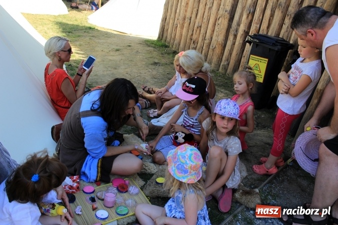 Zdjęcie w galerii na portalu naszraciborz.pl: Bitwa wojów nad Ulgą. Pierwszy dzień VIII Raciborskiego Festiwalu Średniowiecznego już za nami wiadomości z regionu