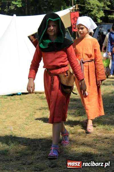 Zdjęcie w galerii na portalu naszraciborz.pl: Bitwa wojów nad Ulgą. Pierwszy dzień VIII Raciborskiego Festiwalu Średniowiecznego już za nami wiadomości z regionu