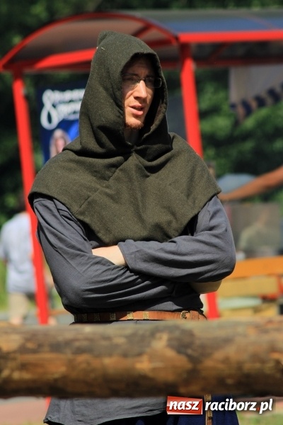 Zdjęcie w galerii na portalu naszraciborz.pl: Bitwa wojów nad Ulgą. Pierwszy dzień VIII Raciborskiego Festiwalu Średniowiecznego już za nami wiadomości z regionu