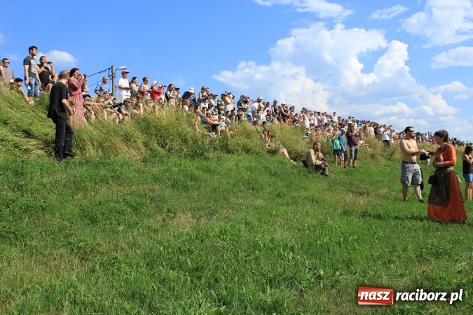 Zdjęcie w galerii na portalu naszraciborz.pl: Bitwa wojów nad Ulgą. Pierwszy dzień VIII Raciborskiego Festiwalu Średniowiecznego już za nami wiadomości z regionu
