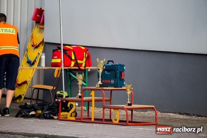 Zdjęcie w galerii na portalu naszraciborz.pl: Żelazny jak strażak w Krzanowicach. David Pasek z pucharem prezesa OSP Krzanowice wiadomości z regionu