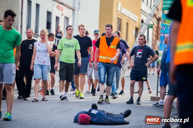 Zdjęcie w galerii na portalu naszraciborz.pl: Żelazny jak strażak w Krzanowicach. David Pasek z pucharem prezesa OSP Krzanowice wiadomości z regionu