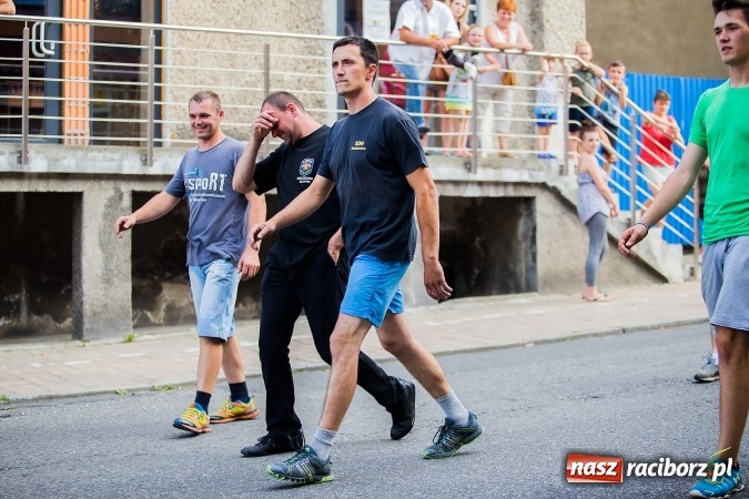 Zdjęcie w galerii na portalu naszraciborz.pl: Żelazny jak strażak w Krzanowicach. David Pasek z pucharem prezesa OSP Krzanowice wiadomości z regionu