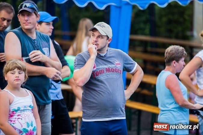 Zdjęcie w galerii na portalu naszraciborz.pl: Żelazny jak strażak w Krzanowicach. David Pasek z pucharem prezesa OSP Krzanowice wiadomości z regionu