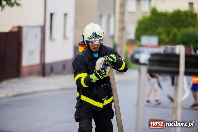 Zdjęcie w galerii na portalu naszraciborz.pl: Żelazny jak strażak w Krzanowicach. David Pasek z pucharem prezesa OSP Krzanowice wiadomości z regionu