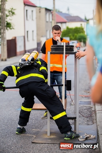 Zdjęcie w galerii na portalu naszraciborz.pl: Żelazny jak strażak w Krzanowicach. David Pasek z pucharem prezesa OSP Krzanowice wiadomości z regionu