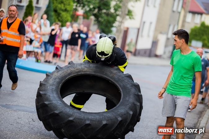 Zdjęcie w galerii na portalu naszraciborz.pl: Żelazny jak strażak w Krzanowicach. David Pasek z pucharem prezesa OSP Krzanowice wiadomości z regionu