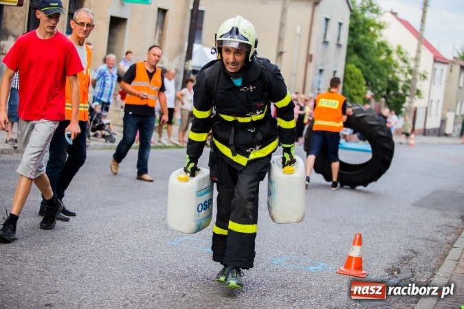 Zdjęcie w galerii na portalu naszraciborz.pl: Żelazny jak strażak w Krzanowicach. David Pasek z pucharem prezesa OSP Krzanowice wiadomości z regionu