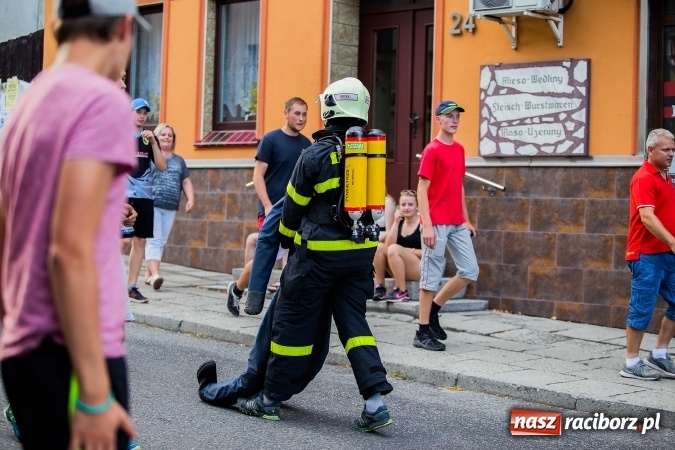 Zdjęcie w galerii na portalu naszraciborz.pl: Żelazny jak strażak w Krzanowicach. David Pasek z pucharem prezesa OSP Krzanowice wiadomości z regionu