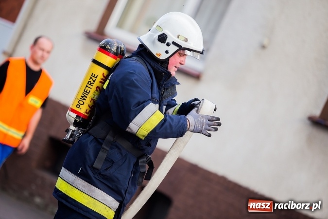 Zdjęcie w galerii na portalu naszraciborz.pl: Żelazny jak strażak w Krzanowicach. David Pasek z pucharem prezesa OSP Krzanowice wiadomości z regionu