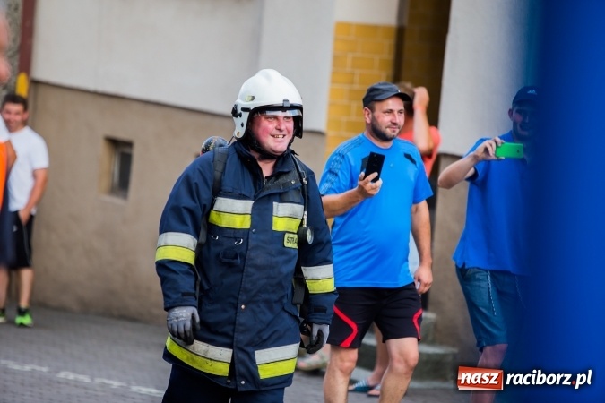Zdjęcie w galerii na portalu naszraciborz.pl: Żelazny jak strażak w Krzanowicach. David Pasek z pucharem prezesa OSP Krzanowice wiadomości z regionu