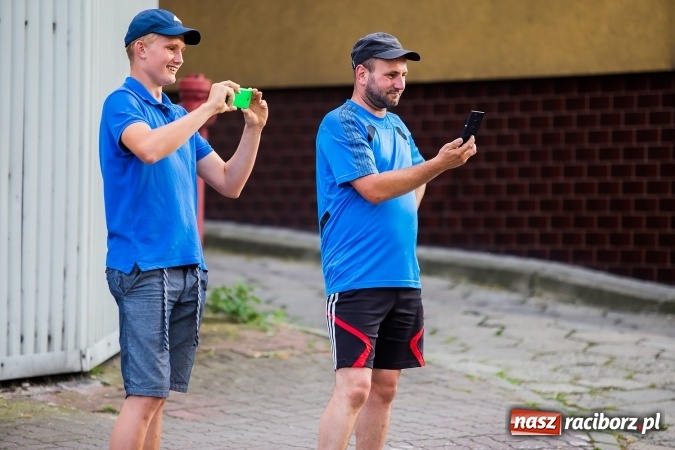 Zdjęcie w galerii na portalu naszraciborz.pl: Żelazny jak strażak w Krzanowicach. David Pasek z pucharem prezesa OSP Krzanowice wiadomości z regionu