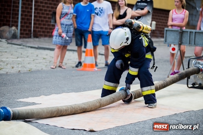 Zdjęcie w galerii na portalu naszraciborz.pl: Żelazny jak strażak w Krzanowicach. David Pasek z pucharem prezesa OSP Krzanowice wiadomości z regionu