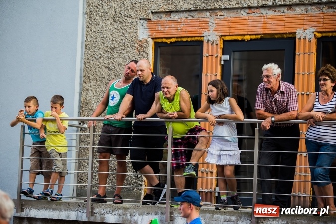 Zdjęcie w galerii na portalu naszraciborz.pl: Żelazny jak strażak w Krzanowicach. David Pasek z pucharem prezesa OSP Krzanowice wiadomości z regionu