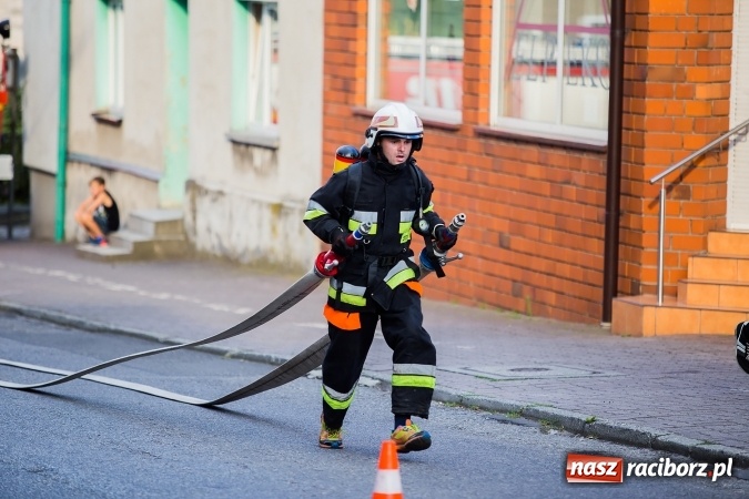 Zdjęcie w galerii na portalu naszraciborz.pl: Żelazny jak strażak w Krzanowicach. David Pasek z pucharem prezesa OSP Krzanowice wiadomości z regionu