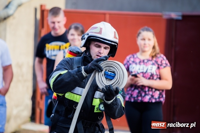 Zdjęcie w galerii na portalu naszraciborz.pl: Żelazny jak strażak w Krzanowicach. David Pasek z pucharem prezesa OSP Krzanowice wiadomości z regionu