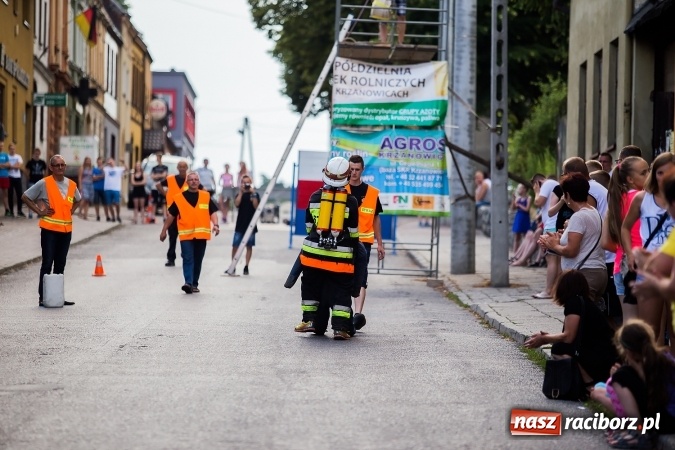 Zdjęcie w galerii na portalu naszraciborz.pl: Żelazny jak strażak w Krzanowicach. David Pasek z pucharem prezesa OSP Krzanowice wiadomości z regionu