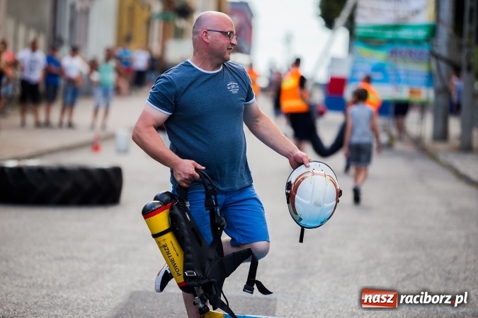 Zdjęcie w galerii na portalu naszraciborz.pl: Żelazny jak strażak w Krzanowicach. David Pasek z pucharem prezesa OSP Krzanowice wiadomości z regionu