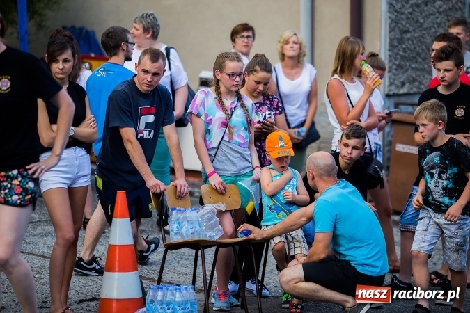 Zdjęcie w galerii na portalu naszraciborz.pl: Żelazny jak strażak w Krzanowicach. David Pasek z pucharem prezesa OSP Krzanowice wiadomości z regionu