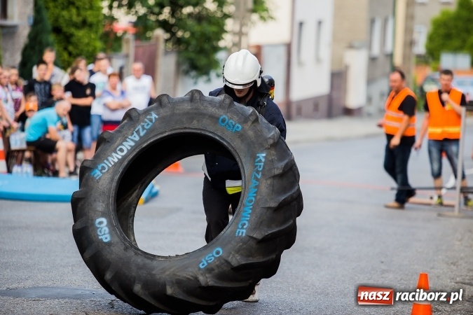 Zdjęcie w galerii na portalu naszraciborz.pl: Żelazny jak strażak w Krzanowicach. David Pasek z pucharem prezesa OSP Krzanowice wiadomości z regionu