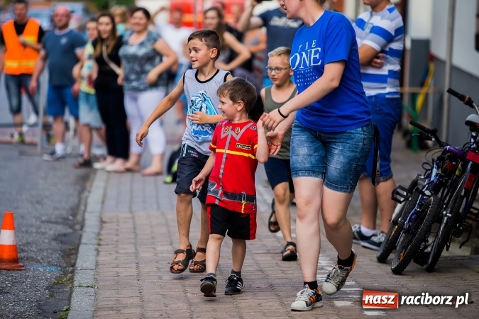 Zdjęcie w galerii na portalu naszraciborz.pl: Żelazny jak strażak w Krzanowicach. David Pasek z pucharem prezesa OSP Krzanowice wiadomości z regionu