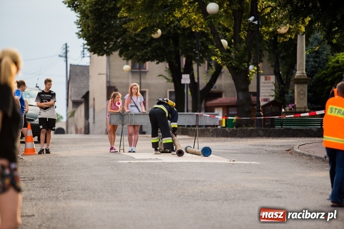 Zdjęcie w galerii na portalu naszraciborz.pl: Żelazny jak strażak w Krzanowicach. David Pasek z pucharem prezesa OSP Krzanowice wiadomości z regionu