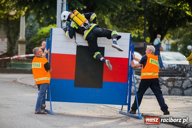 Zdjęcie w galerii na portalu naszraciborz.pl: Żelazny jak strażak w Krzanowicach. David Pasek z pucharem prezesa OSP Krzanowice wiadomości z regionu