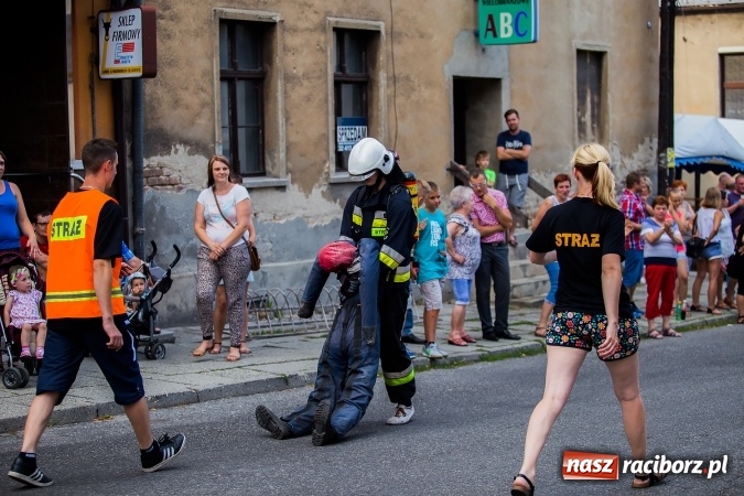 Zdjęcie w galerii na portalu naszraciborz.pl: Żelazny jak strażak w Krzanowicach. David Pasek z pucharem prezesa OSP Krzanowice wiadomości z regionu