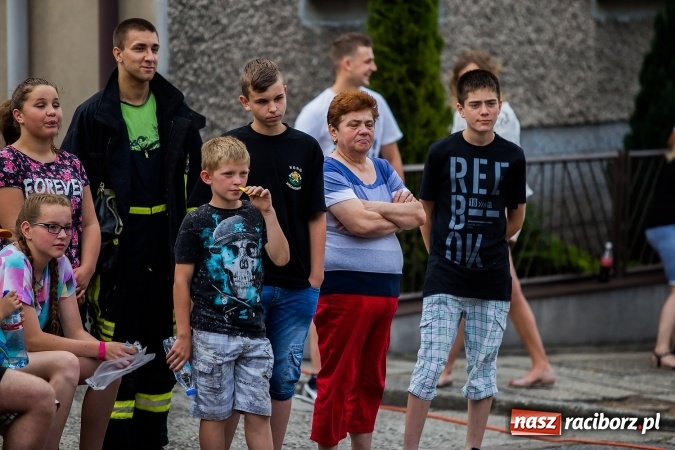 Zdjęcie w galerii na portalu naszraciborz.pl: Żelazny jak strażak w Krzanowicach. David Pasek z pucharem prezesa OSP Krzanowice wiadomości z regionu