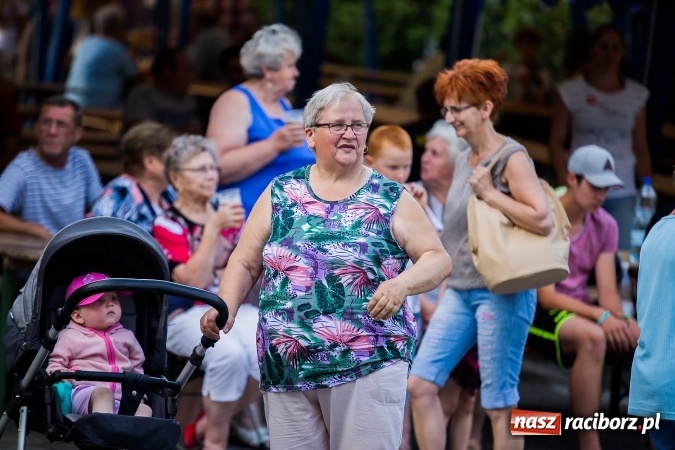 Zdjęcie w galerii na portalu naszraciborz.pl: Żelazny jak strażak w Krzanowicach. David Pasek z pucharem prezesa OSP Krzanowice wiadomości z regionu
