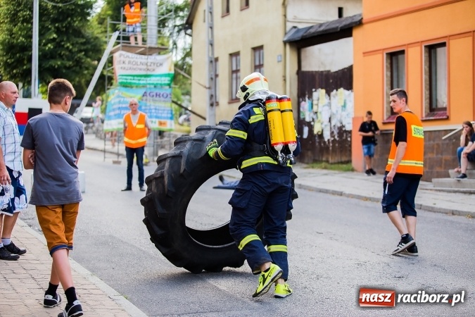 Zdjęcie w galerii na portalu naszraciborz.pl: Żelazny jak strażak w Krzanowicach. David Pasek z pucharem prezesa OSP Krzanowice wiadomości z regionu