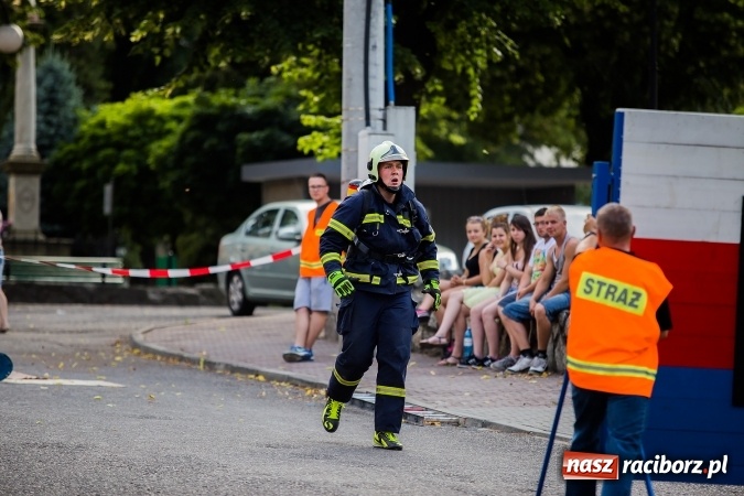 Zdjęcie w galerii na portalu naszraciborz.pl: Żelazny jak strażak w Krzanowicach. David Pasek z pucharem prezesa OSP Krzanowice wiadomości z regionu