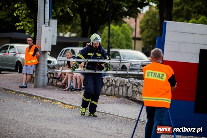 Zdjęcie w galerii na portalu naszraciborz.pl: Żelazny jak strażak w Krzanowicach. David Pasek z pucharem prezesa OSP Krzanowice wiadomości z regionu