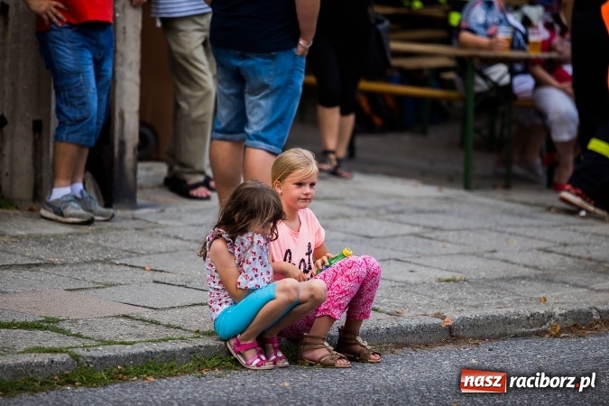 Zdjęcie w galerii na portalu naszraciborz.pl: Żelazny jak strażak w Krzanowicach. David Pasek z pucharem prezesa OSP Krzanowice wiadomości z regionu