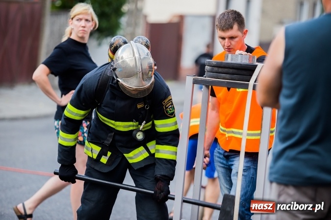 Zdjęcie w galerii na portalu naszraciborz.pl: Żelazny jak strażak w Krzanowicach. David Pasek z pucharem prezesa OSP Krzanowice wiadomości z regionu