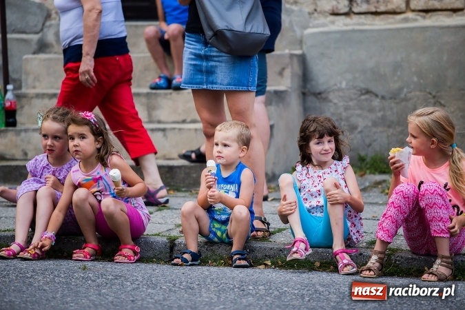 Zdjęcie w galerii na portalu naszraciborz.pl: Żelazny jak strażak w Krzanowicach. David Pasek z pucharem prezesa OSP Krzanowice wiadomości z regionu