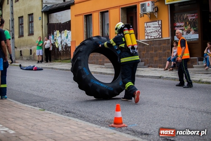 Zdjęcie w galerii na portalu naszraciborz.pl: Żelazny jak strażak w Krzanowicach. David Pasek z pucharem prezesa OSP Krzanowice wiadomości z regionu