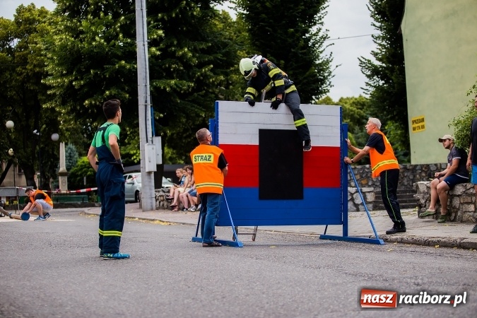 Zdjęcie w galerii na portalu naszraciborz.pl: Żelazny jak strażak w Krzanowicach. David Pasek z pucharem prezesa OSP Krzanowice wiadomości z regionu