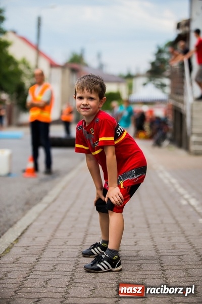 Zdjęcie w galerii na portalu naszraciborz.pl: Żelazny jak strażak w Krzanowicach. David Pasek z pucharem prezesa OSP Krzanowice wiadomości z regionu